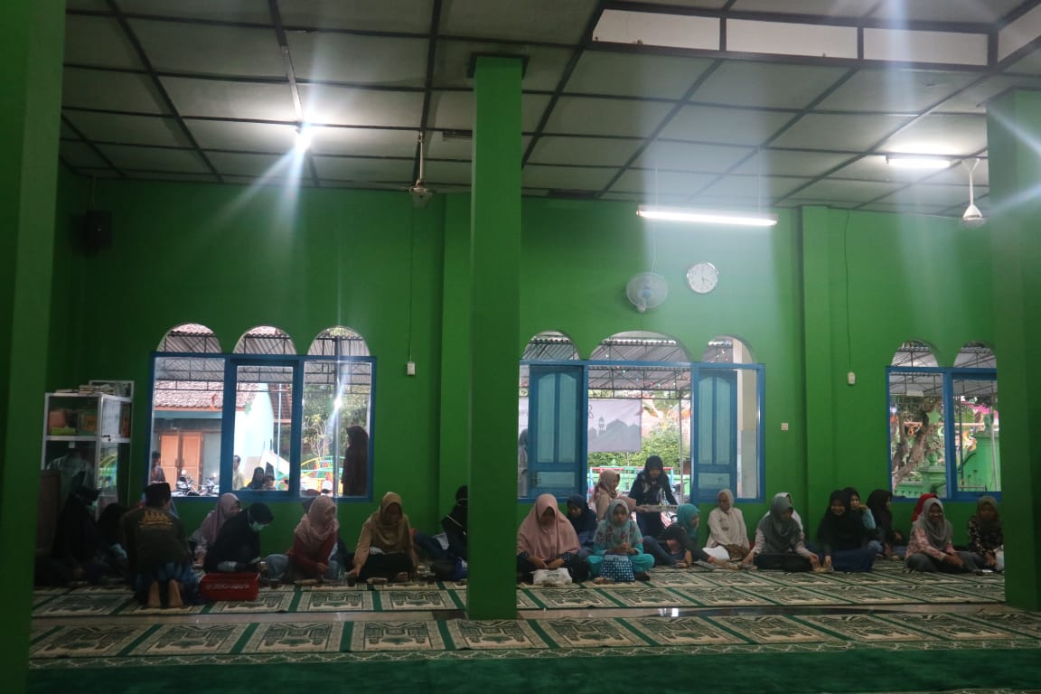 Takmir Masjid Nurul Huda Dusun Cibuk Kidul Peduli Bahaya Penyalahgunaan Narkoba Takmir Masjid Nurul Huda Dusun Cibuk Kidul Peduli Bahaya Penyalahgunaan Narkoba