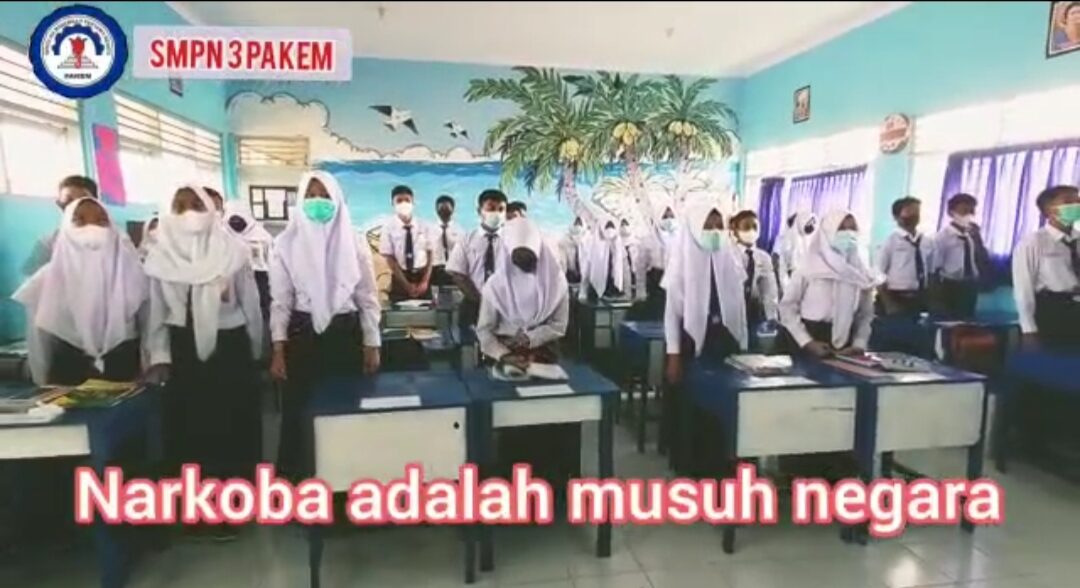 Menyanyikan Mars BNN Bersama SMPN 3 Pakem Menyanyikan Mars BNN Bersama SMPN 3 Pakem
