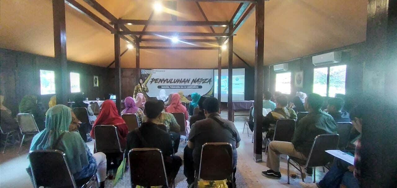 Kepala BNNK Sleman Ajak Warga Kalurahan Tridadi Jauhi Narkoba Kepala BNNK Sleman Ajak Warga Kalurahan Tridadi Jauhi Narkoba