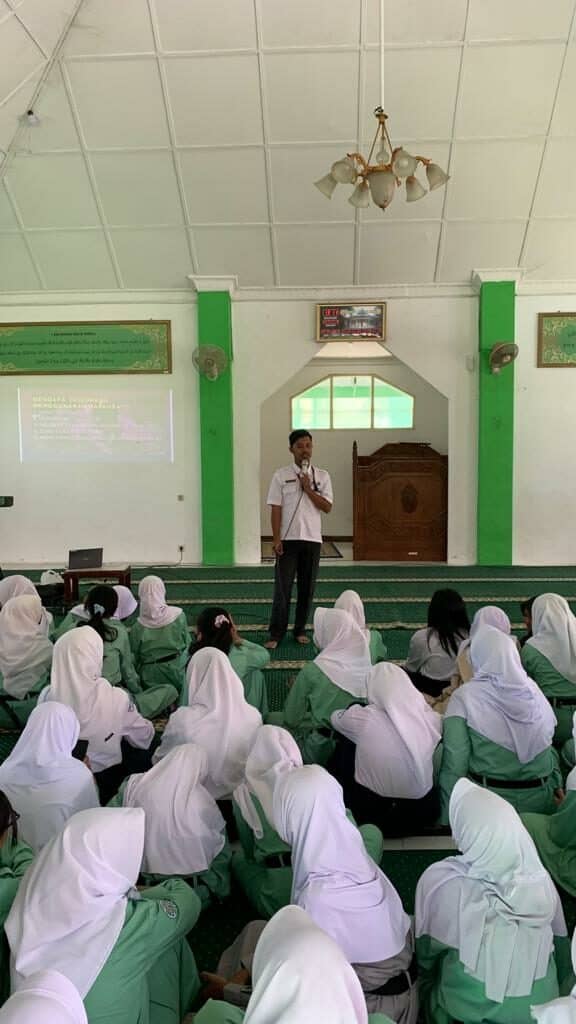 Penyuluhan NAPZA di SMP N 3 DEPOK Penyuluhan NAPZA di SMP N 3 DEPOK