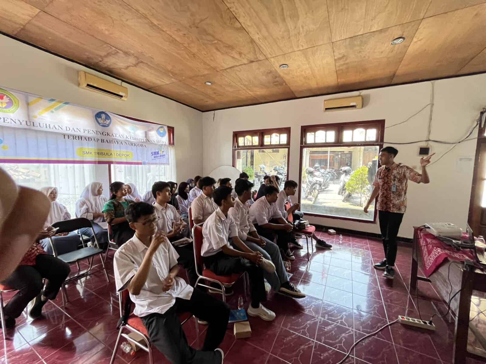 SMK Trisula 1 Depok Adakan Sosialisasi P4GN Bersama BNNK Sleman SMK Trisula 1 Depok Adakan Sosialisasi P4GN Bersama BNNK Sleman