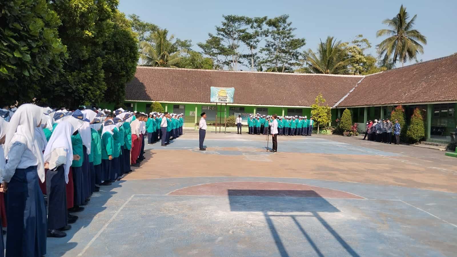BNNK Sleman Ajak Pelajar SMPN 1 Cangkringan Peduli Bahaya Penyalahgunaan Narkoba BNNK Sleman Ajak Pelajar SMPN 1 Cangkringan Peduli Bahaya Penyalahgunaan Narkoba