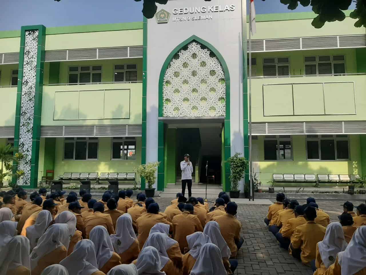 BNNK Sleman Ajak Pelajar MTs Negeri 9 Sleman Wujudkan Sekolah Bersinar BNNk Sleman Ajak Pelajar MTs Negeri 9 Sleman Wujudka Sekolah Bersinar