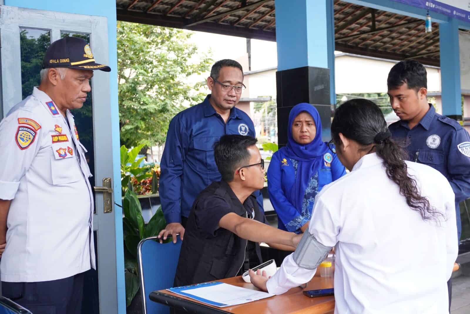 BNNK Sleman Gelar Tes Urine dan Pemeriksaan Kesehatan Awak Bus Jelang Libur Akhir Tahun 2024 BNNK Sleman Gelar Tes Urine dan Pemeriksaan Kesehatan Awak Bus Jelang Libur Akhir Tahun 2024